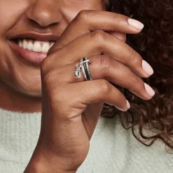 Bague Résine Façon Émail Noire Pandora ME