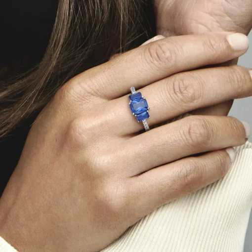 Bague Scintillante Trio de Pierres Rectangulaires Bleues - Pandora Timeless