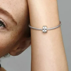 Charm Clip Pandora Moments Rangée Scintillante Incolore