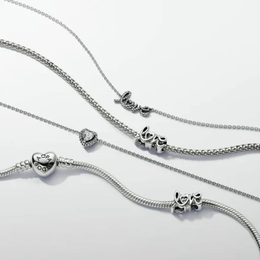 Charm Love en Lettres Cursives