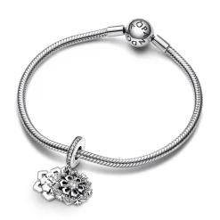 Charm Pendant Double Flocon de Neige Scintillant – Pandora Moments