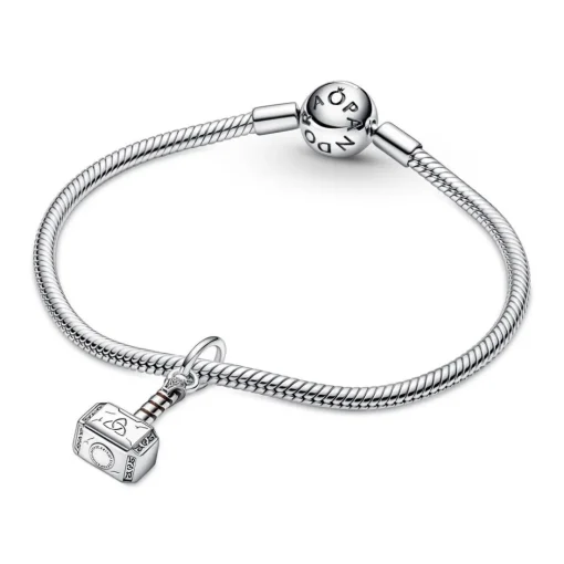 Charm pendant Marvel x Pandora Marteau de Thor gravé