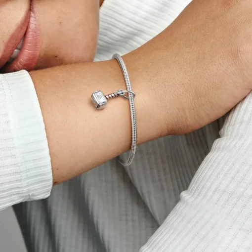 Charm pendant Marvel x Pandora Marteau de Thor gravé