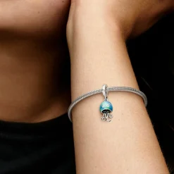 Charm Pendant Méduse Versicolore