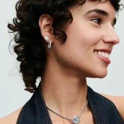 Clous d’Oreilles Rose Épanouie Blanche