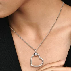 Pendentif à Charm Cœur maille serpent Pandora Moments