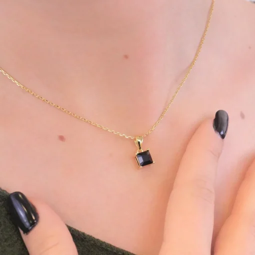 Pendentif Simple Square Or et Noir