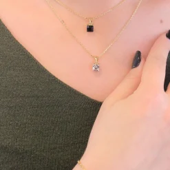 Pendentif Simple Square Or et Noir