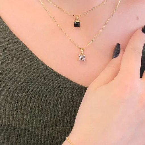Pendentif Simple Square Or et Noir